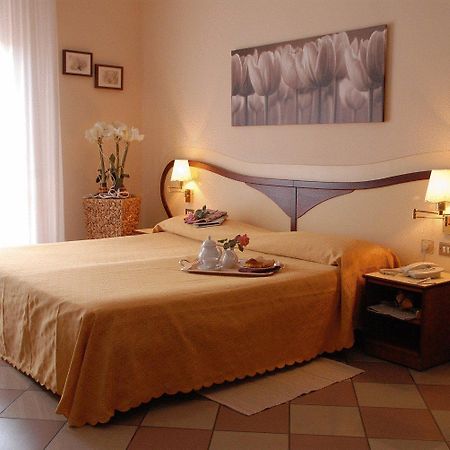 Hotel La Fenice Формиджине Экстерьер фото