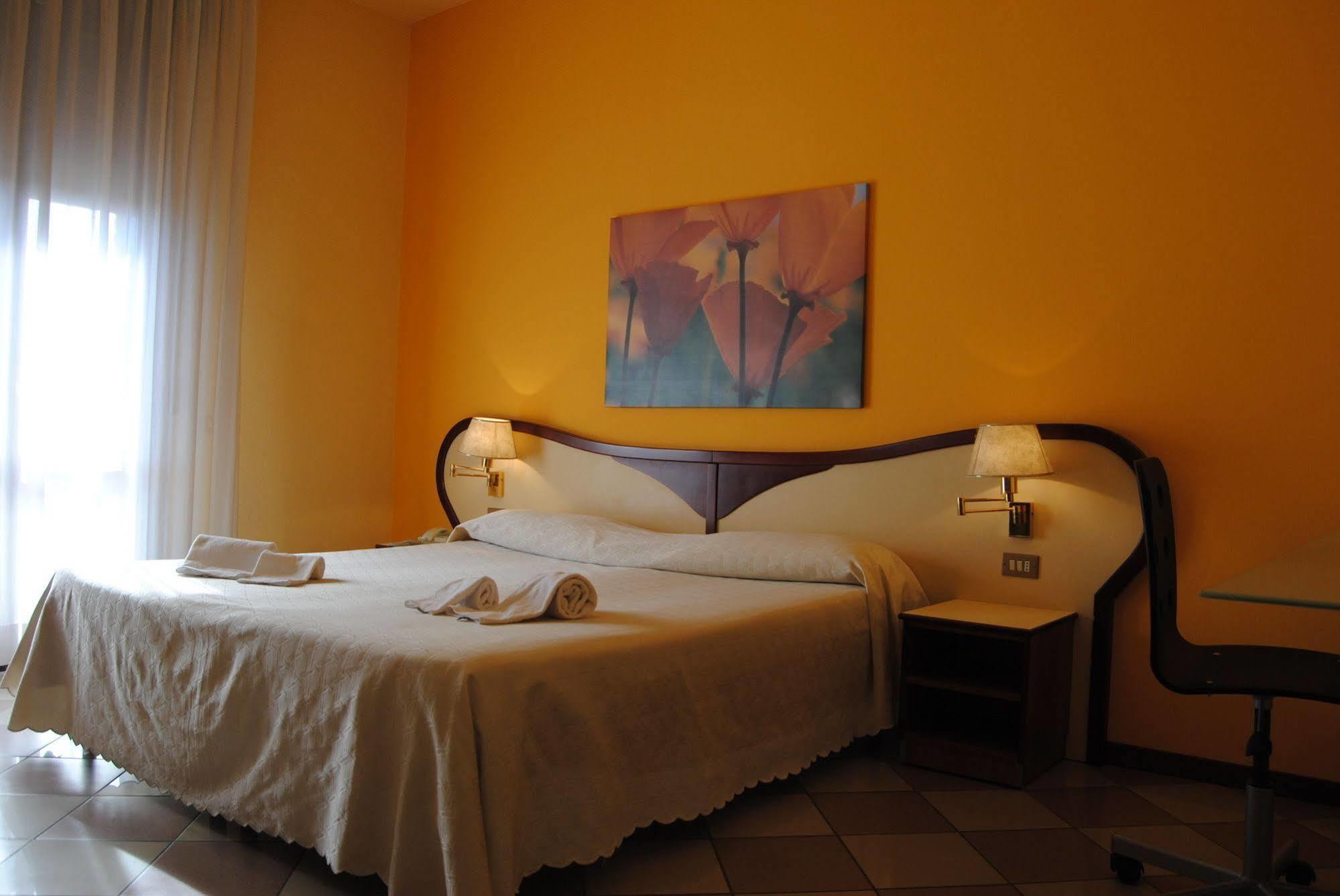 Hotel La Fenice Формиджине Экстерьер фото
