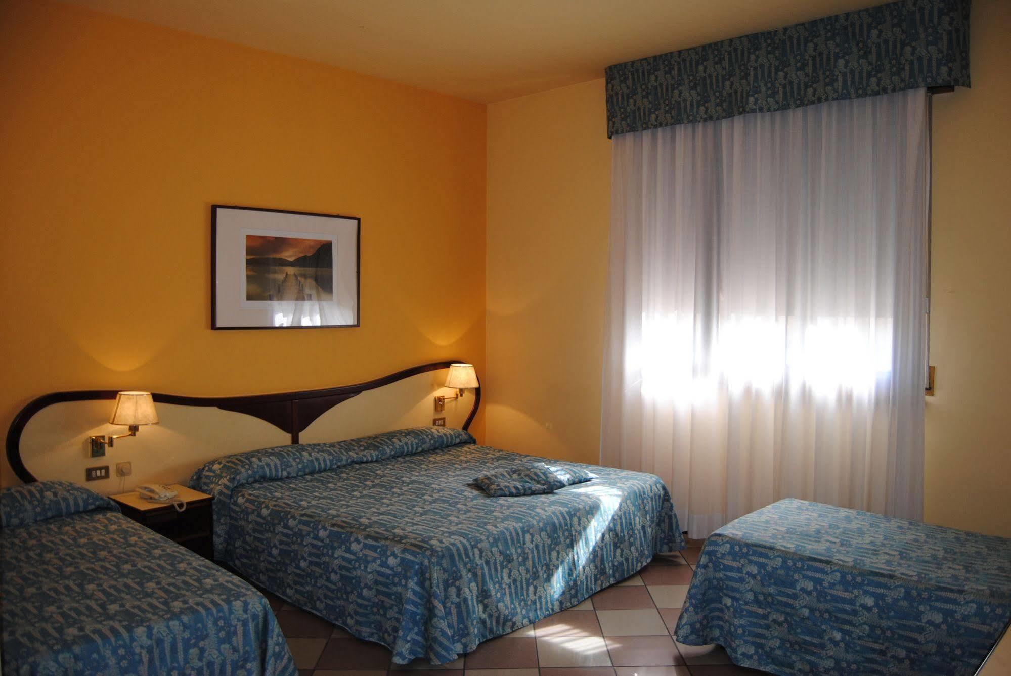 Hotel La Fenice Формиджине Экстерьер фото
